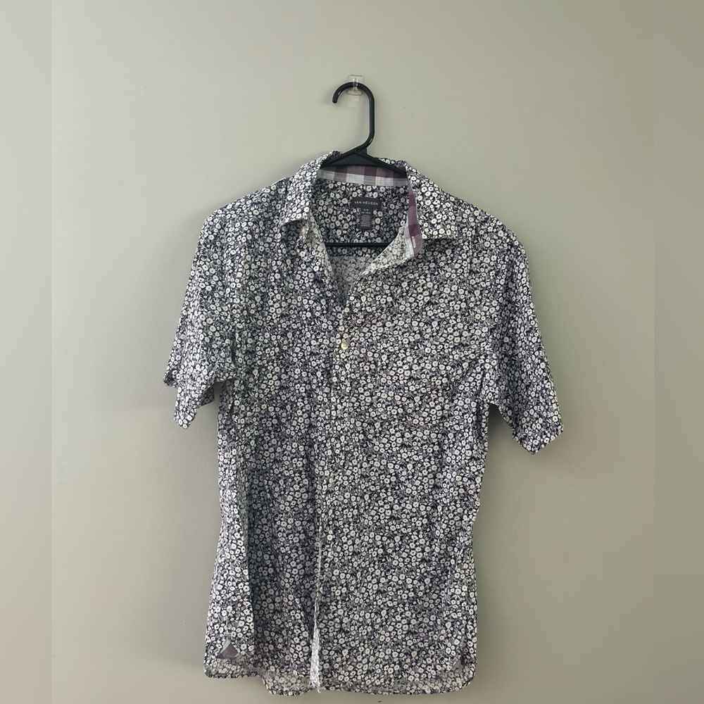 Patterned Men’s button tee